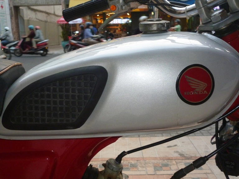 Honda 68 đỏ cờ dáng cl50