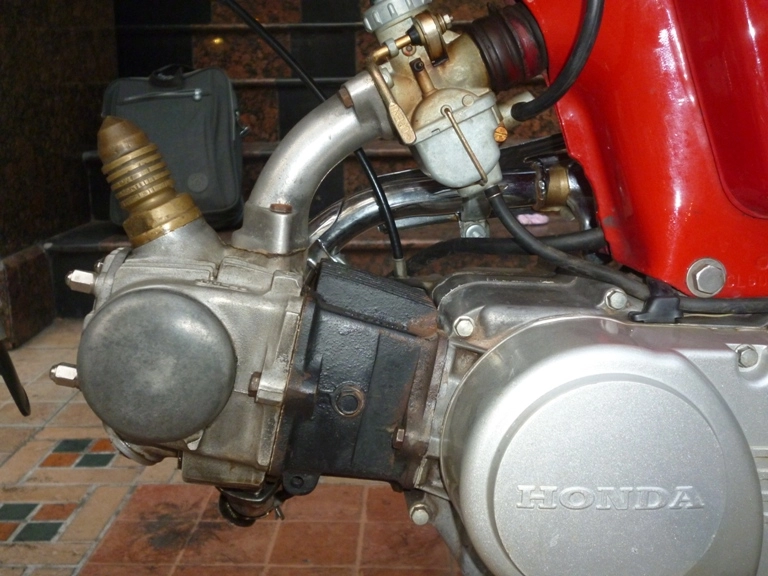 Honda 68 đỏ cờ dáng cl50