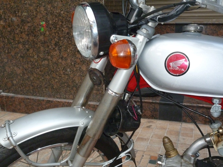 Honda 68 đỏ cờ dáng cl50