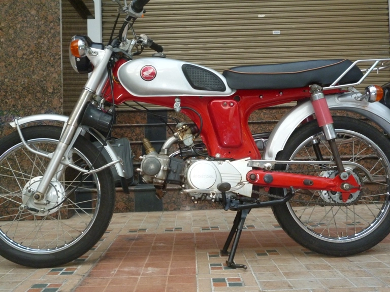 Honda 68 đỏ cờ dáng cl50