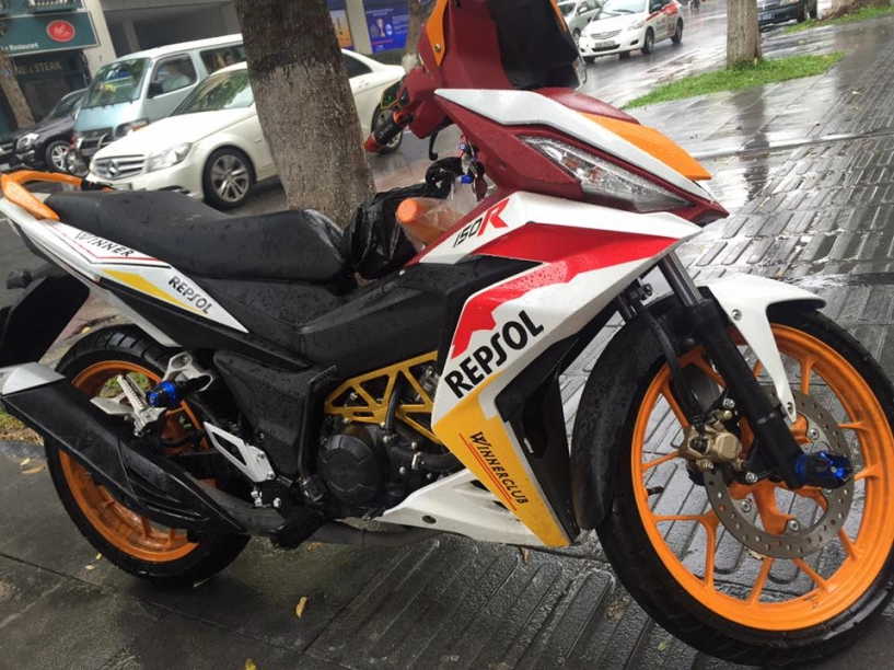 Honda winner 150 độ chất lừ với phong cách repsol