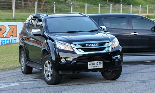  isuzu mu-x - tân binh suv cho khách việt 