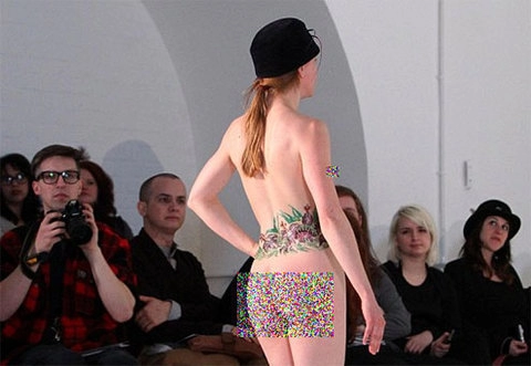  mẫu nude gây sốc tại tuần lễ thời trang london 
