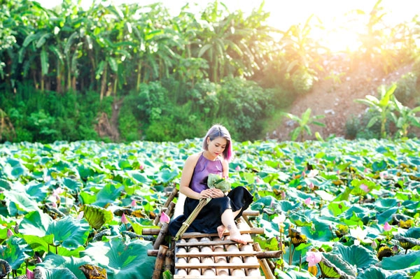 Mẹ 4 con sở hữu mái tóc thời trang ấn tượng ai cũng phải ngoái nhìn