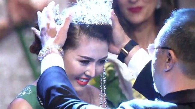 Ngọc duyên bất ngờ đăng quang nữ hoàng sắc đẹp toàn cầu