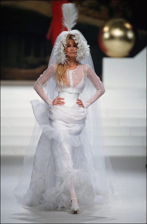 Những mẫu váy cưới tạo dấu ấn của chanel trong 29 năm qua