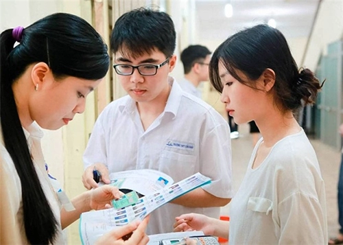 Những thí sinh gây sốt trong hai ngày thi đh đầu tiên vì xinh đẹp