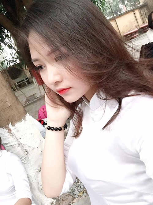 Nữ sinh dự thi đh bách khoa có nhan sắc tươi xinh