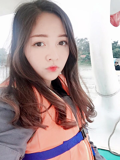 Nữ sinh dự thi đh bách khoa có nhan sắc tươi xinh