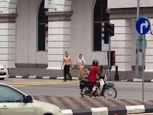 Ra hầu tòa vì chụp ảnh cưới bán nude giữa phố