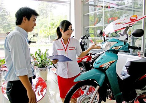 Sinh viên ra trường đi làm tự để dành được hơn 100 mua xe mới cho bố