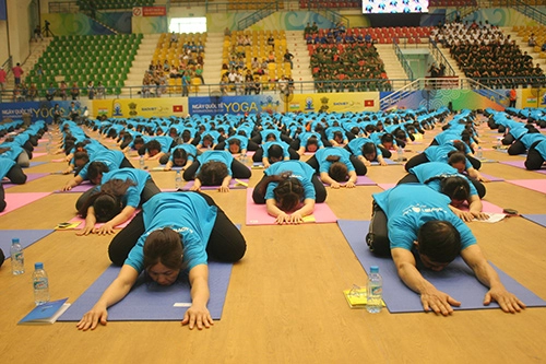 Tín đồ yoga hà nội nhộn nhịp hội tụ và khoe tài