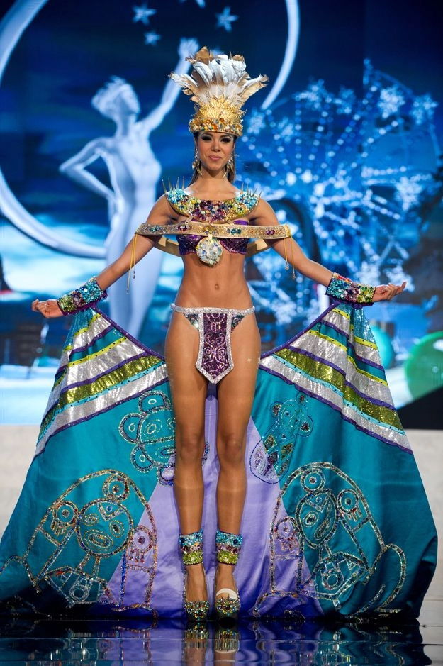 Trang phục dân tộc sexy tới ngạt thở ở cuộc thi hoa hậu