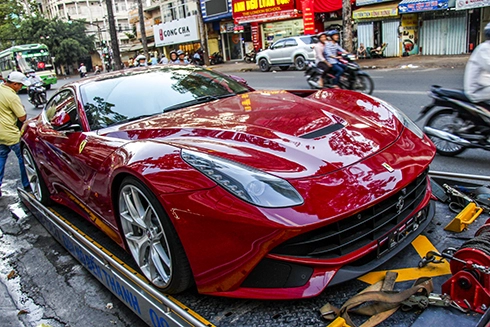  vẻ đẹp siêu xe ferrari f12 berlinetta của đại gia việt 