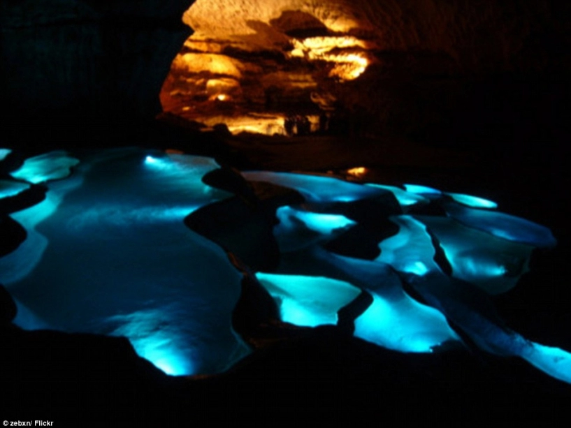 Vẻ đẹp tuyệt mỹ của hồ trong hang động ở pháp