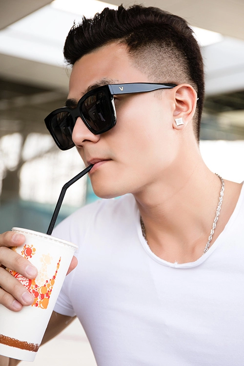 Vĩnh thụy lần đầu xuất hiện cùng em trai ruột