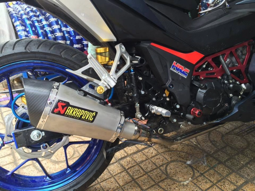 Winner 150 độ pô akrapovic cùng bộ tem phát sáng trong đêm