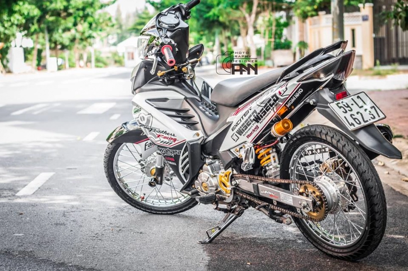 Yamaha exciter chất chơi từ ánh hồng decal