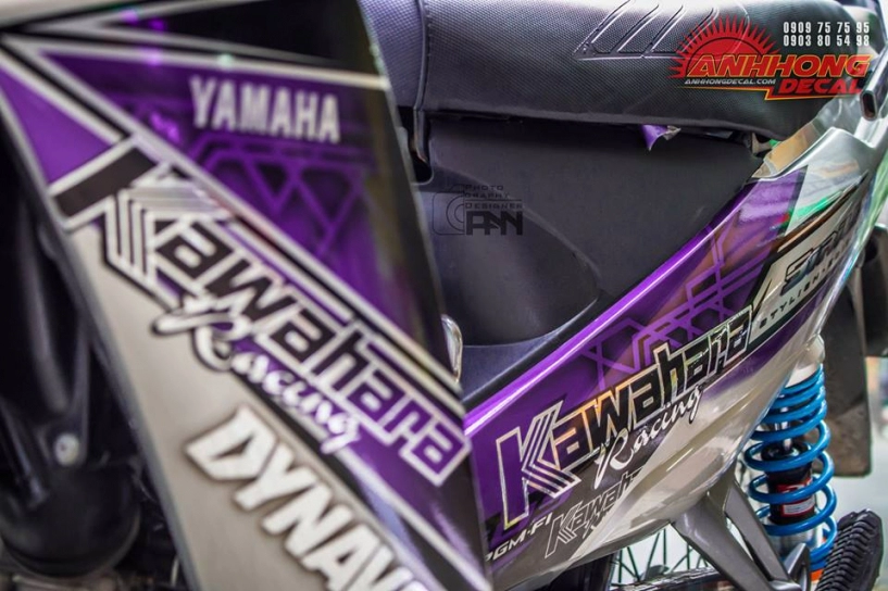 Yamaha sirius ấn tượng với gam màu tím nổi bật từ ánh hồng decal