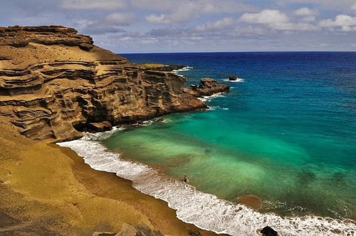 Bãi biển cát xanh lạ kỳ ở hawaii