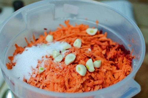 Cách làm bắp cải muối chua với củ cải đường