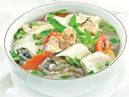 Canh chua nấu cá hồi