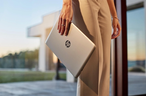  laptop thời trang cho dân công sở 