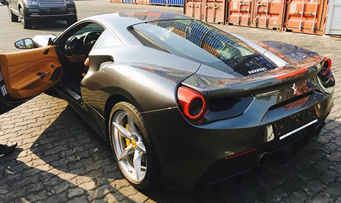  siêu xe ferrari 488 gtb đầu tiên cập cảng sài gòn 