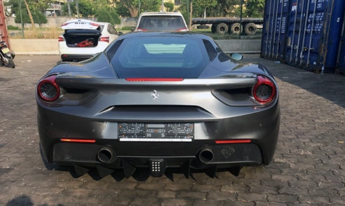  siêu xe ferrari 488 gtb đầu tiên cập cảng sài gòn 