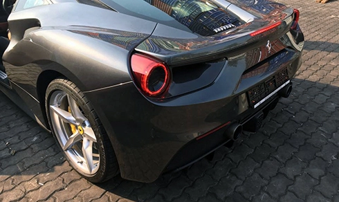  siêu xe ferrari 488 gtb đầu tiên cập cảng sài gòn 