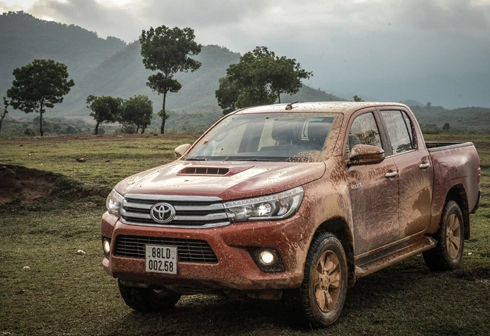  toyota hilux mới - thêm ưu đãi cho khách mua bán tải 