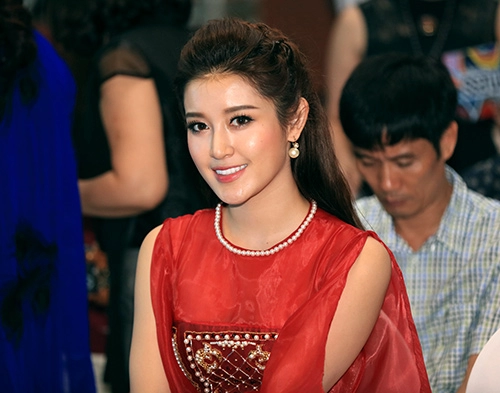 Á hậu huyền my xinh đẹp gợi cảm trên sàn catwalk