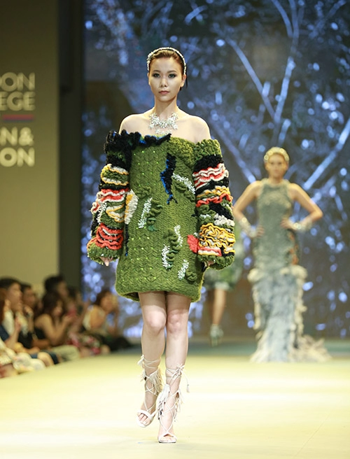 Á hậu huyền my xinh đẹp gợi cảm trên sàn catwalk