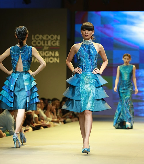 Á hậu huyền my xinh đẹp gợi cảm trên sàn catwalk