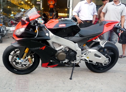  aprilia rsv4 factory 2010 đầu tiên về sài gòn 