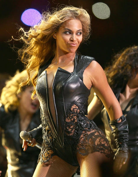 Beyonce bị chỉ trích vì chiếc váy sexy