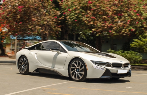  bmw i8 tắm nắng ở sài gòn 