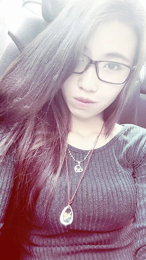 Cảm động cô gái mắt lé đi phụ hồ để kiếm tiền thẩm mỹ