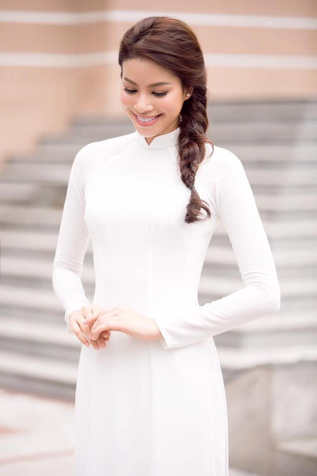 Cần gì hàng hiệu xa xỉ phạm hương vẫn đẹp nao lòng khi diện áo dài trắng