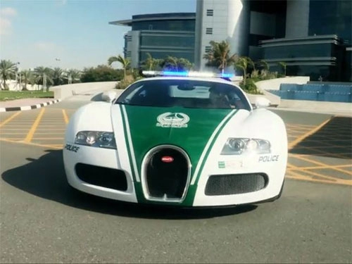  cảnh sát dubai chơi sang với bugatti veyron 