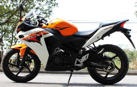  cbr150r và r15 - lựa chọn nào cho khách hàng việt 