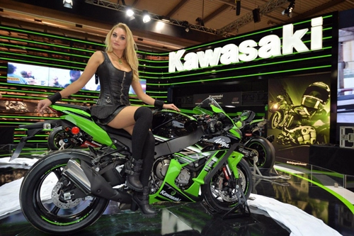  chân dài đọ dáng môtô tại eicma 2015 