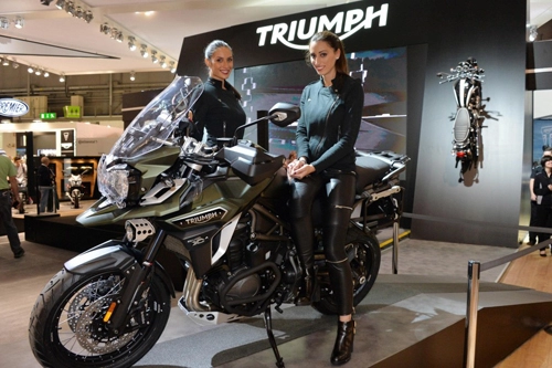  chân dài đọ dáng môtô tại eicma 2015 