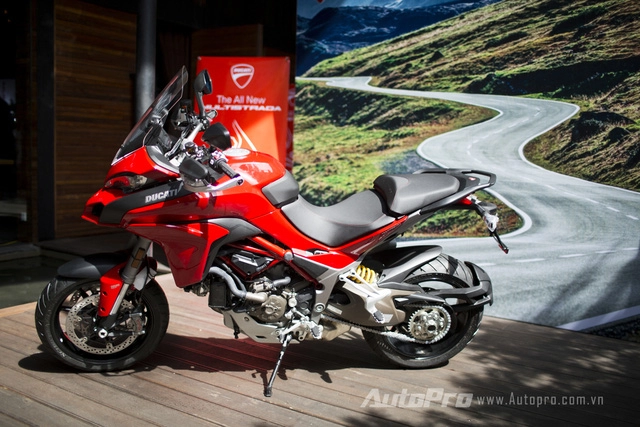 Chân dài hà thành chạy ducati multistrada 1200 trên phố gây xôn xao cộng đồng mạng