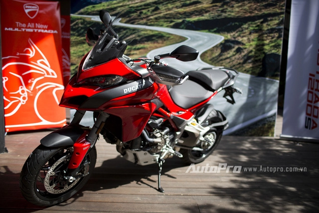 Chân dài hà thành chạy ducati multistrada 1200 trên phố gây xôn xao cộng đồng mạng