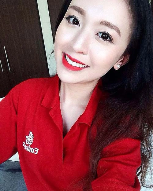 Chỉ là tiếp viên hàng không thôi mà có cần phải xinh thế này không
