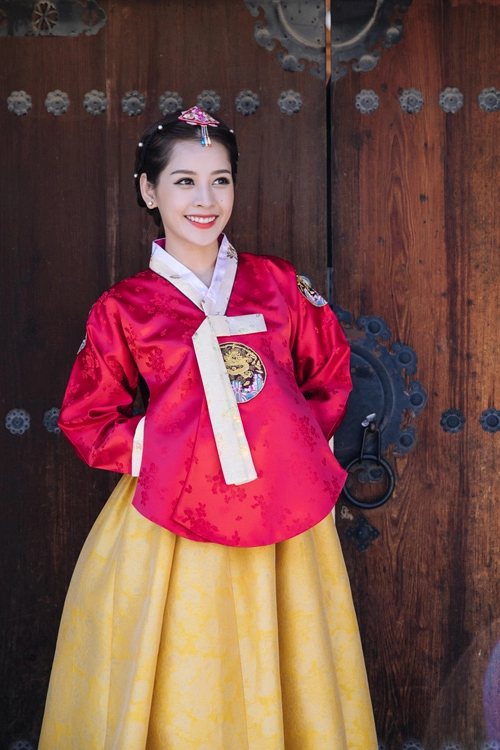 Chi pu mặc hanbok xinh không thua á hậu hàn quốc