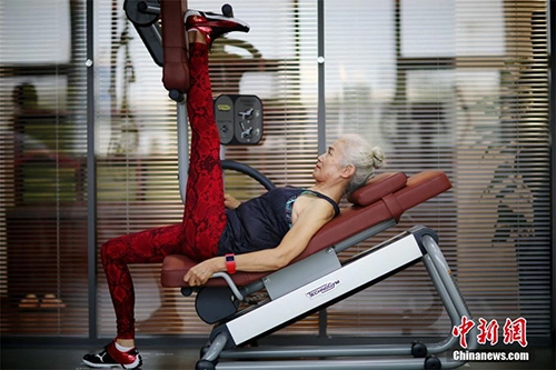 Cụ bà 71 tuổi vẫn tập gym mỗi ngày khiến thanh niên phải ngả mũ ngưỡng mộ