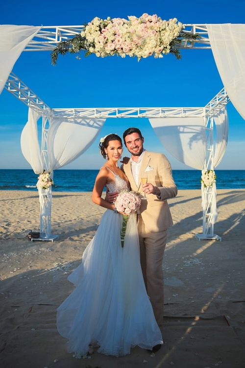 Đám cưới sao việt đây là lý do mỹ nhân showbiz chọn biển làm nơi tổ chức hôn lễ