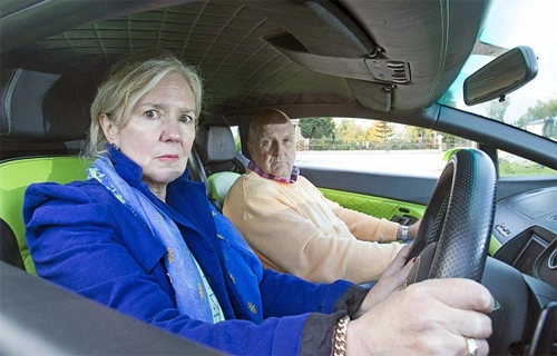  đôi vợ chồng bao che nhau khi lái siêu xe vượt tốc độ 